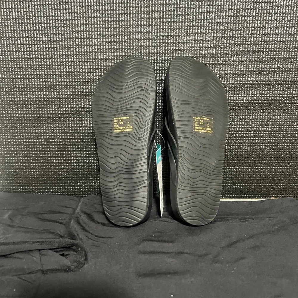 Reef Women's Black Flip Flop Sandals - Picture 3 of 4